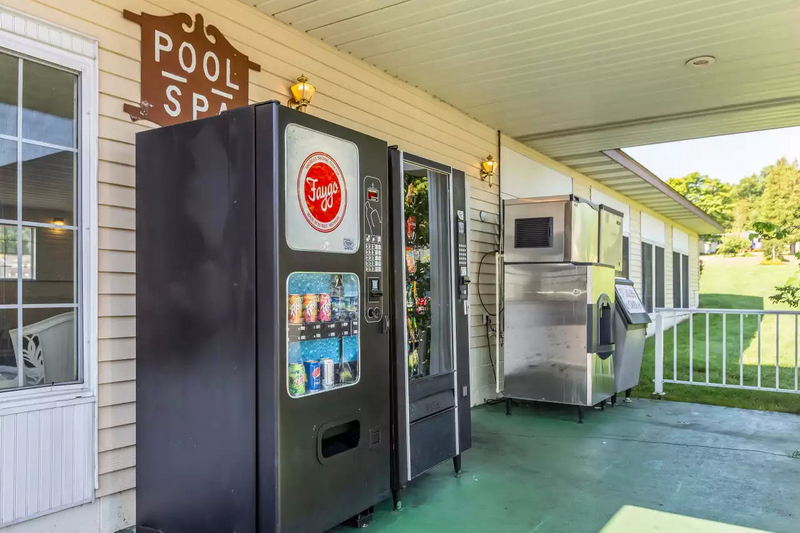 Quality Inn Lakefront (Heritage Inn Motel) - From Choice Motels Website (newer photo)